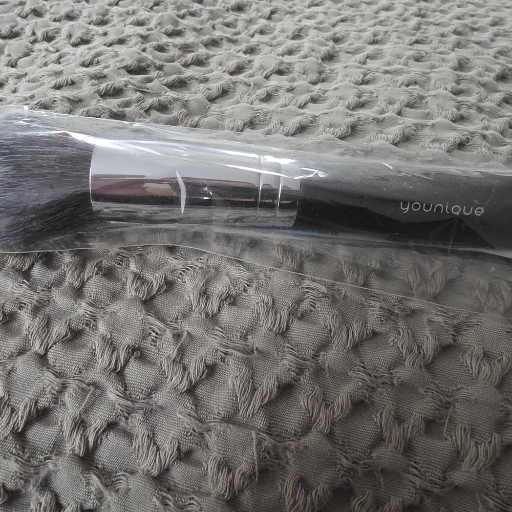 Younique Brand, Setting Powder Brush